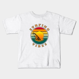 Surfing Vibes – Sun retro - Windsurfer Kids T-Shirt